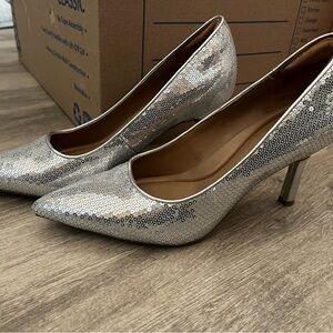 Nordstrom Rack women’s size 8M silver sequined heels